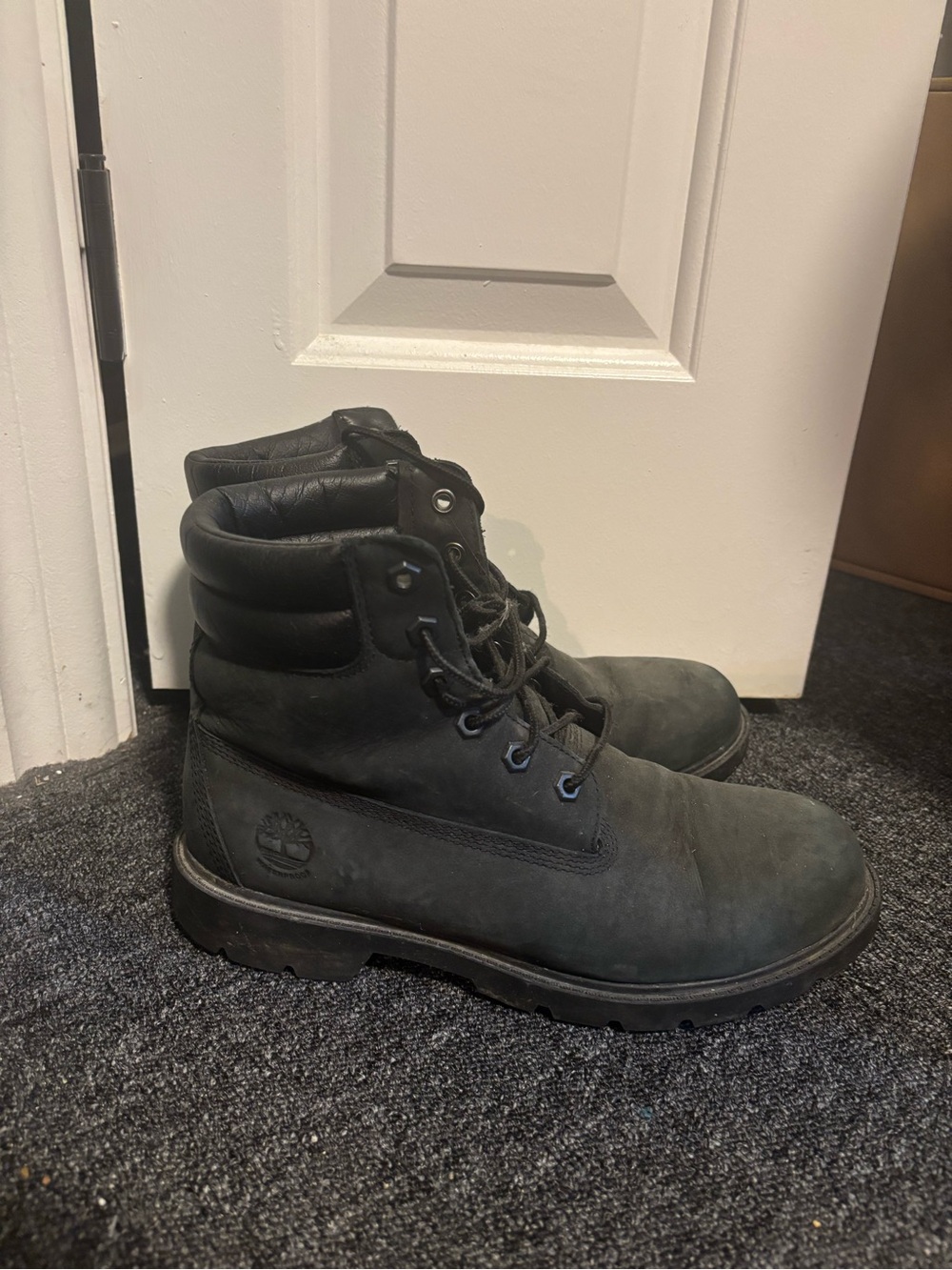 Timberland women’s Ankle Boots in Black Nubuck